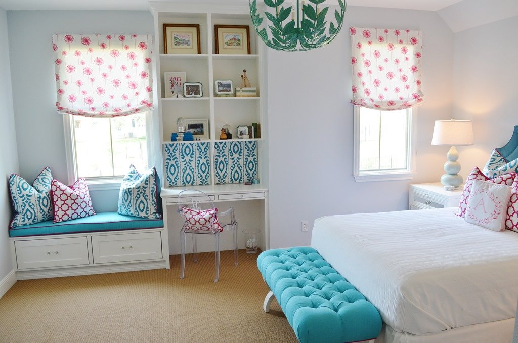 teen girl bedroom side view